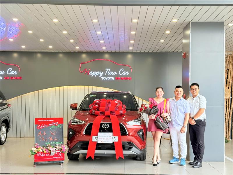 Bàn giao xe cho gia đình A Vũ Phú Tân - An Giang - Yaiss Cross