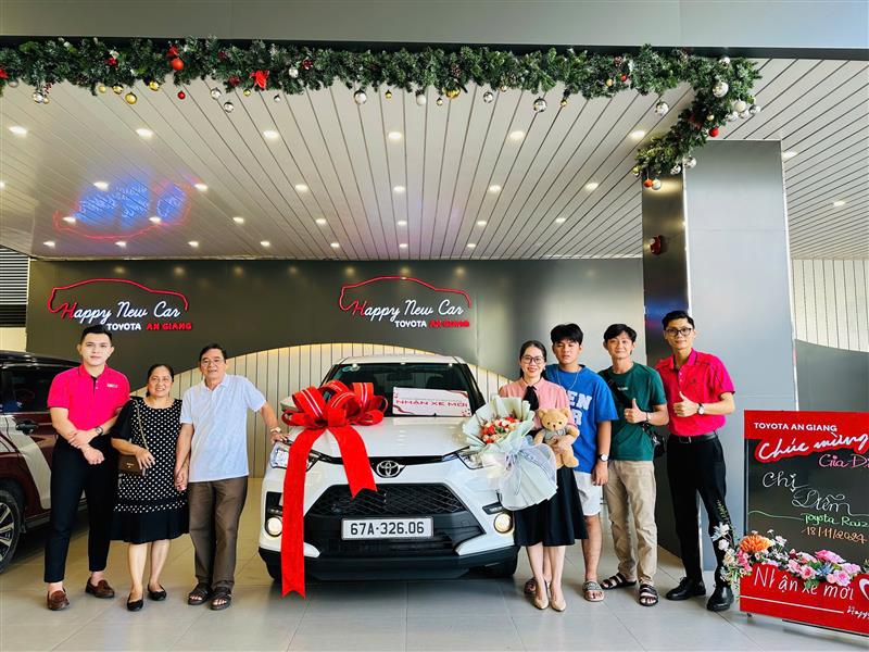 Bàn giao xe cho gia đình Chị Diễm - Long Xuyên xe RAIZE