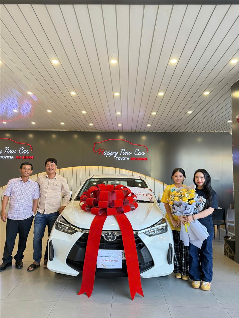 Bàn giao xe cho gia đình Bé Mai - Tri Tôn - Wigo