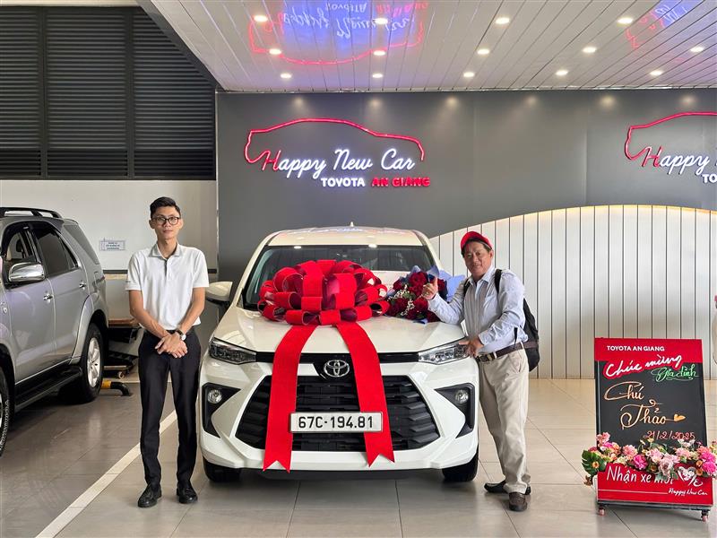 Bàn giao xe cho gia đình Thầy Thảo - Long Xuyên xe AVANZA